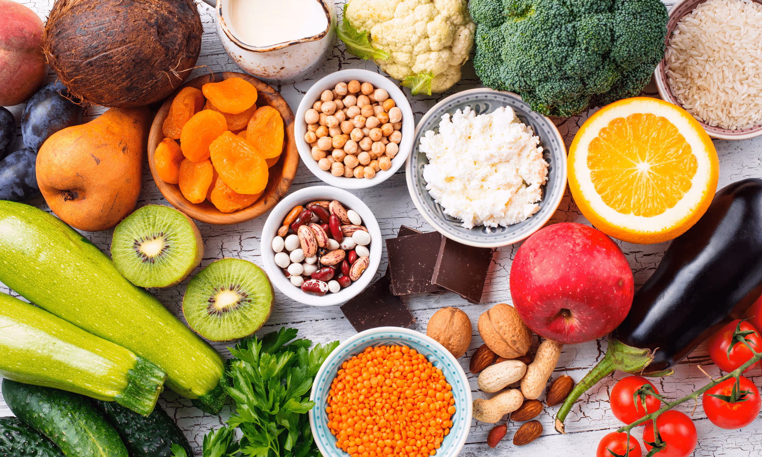 Verschiedene Lebensmittel für eine gesunde ausgewogene Ernährung
