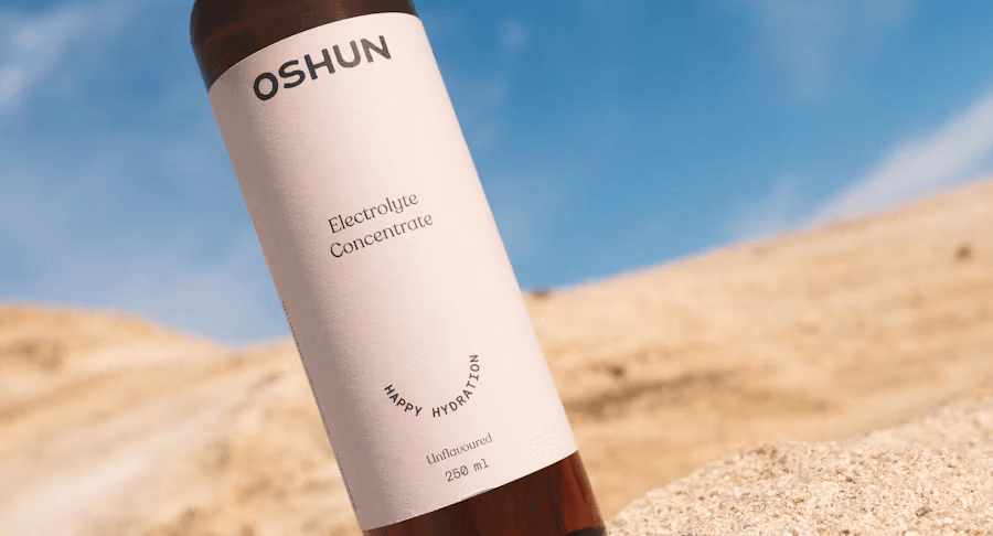Flasche mit der Aufschrift OSHUN Electrolyte Concentrate.