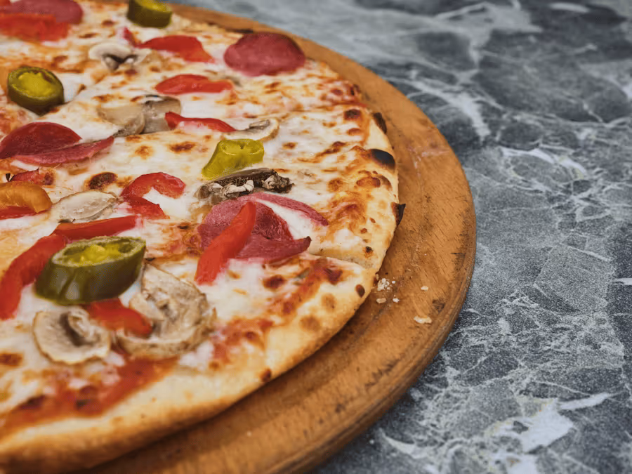 Pizza, gesünder durch Gemüse.