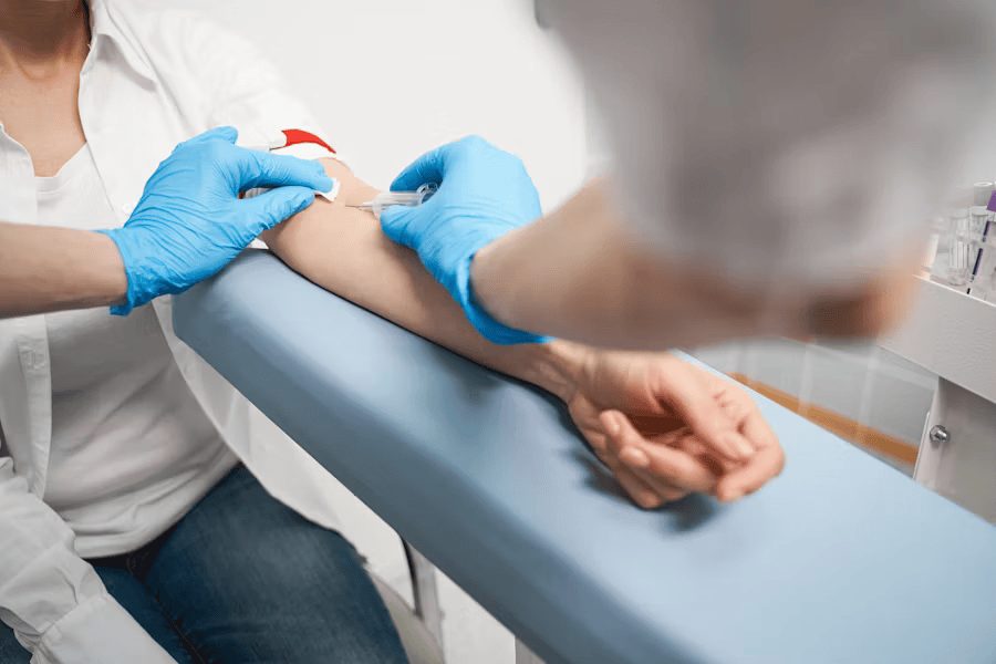 Bluttest, der einen Mangel an Vitamin B2, B12, D, Vitamin B5, Vitamin B3 und anderen Vitaminen nachweisen soll, und Vitaminmangel vorbeugen kann.