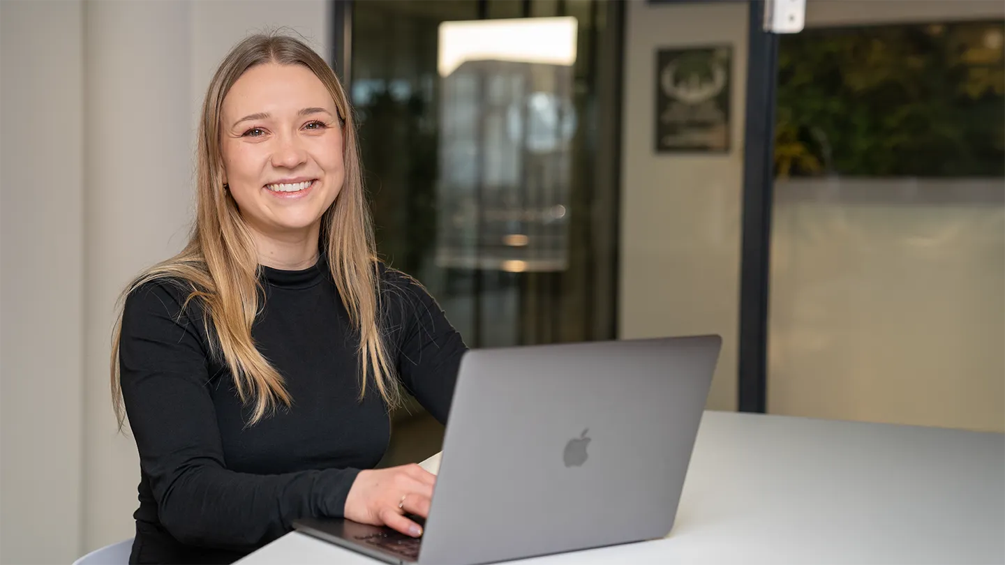 Eine Frau bei einem Business Development Job