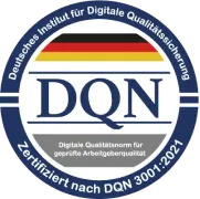 Dieses Bild zeigt das Siegel des Deutschen Instituts für Digitale Qualitätssicherung mit der Aufschrift „DQN“. Es trägt die deutsche Flagge oben, den Hinweis „Digitale Qualitätsnorm für geprüfte Arbeitgeberqualität“ in der Mitte und den Zertifizierungstext „Zertifiziert nach DQN 3001:2021“ am unteren Rand.